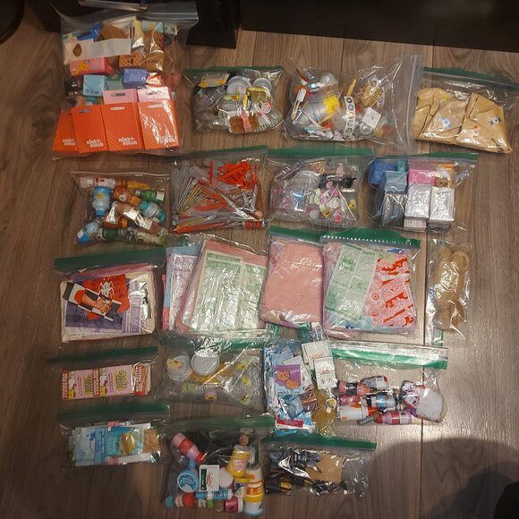 Miniverse Make It Mini Extras - All Empty - Bottles, bags, boxes, and more! - Picture 2 of 9